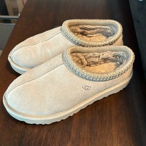 UGG Tasman Slipper “Sand” Like New!